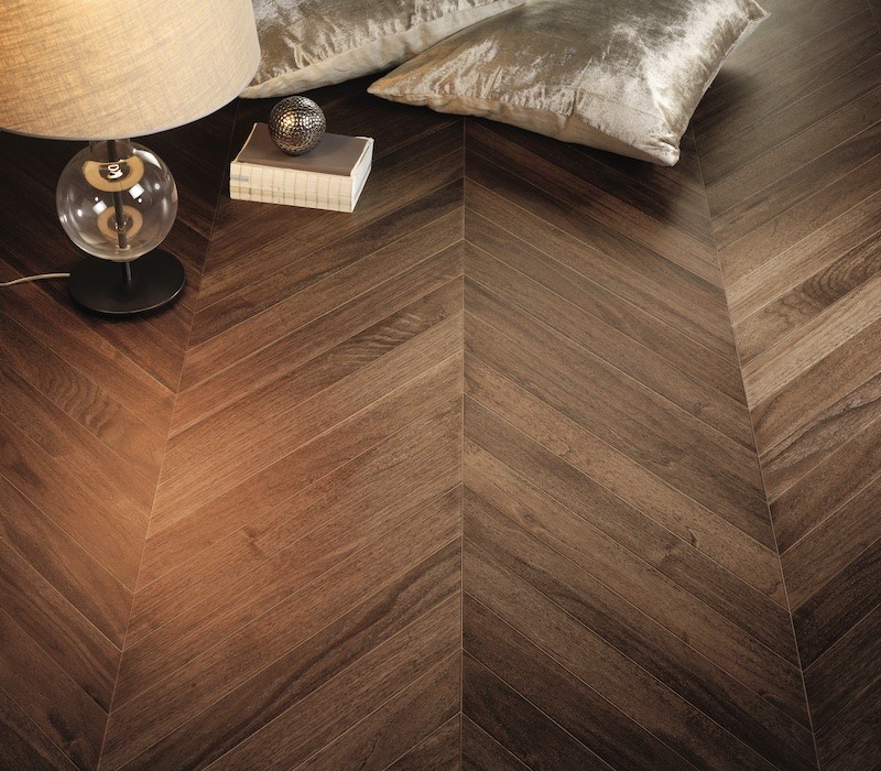 Parchet Triplu Stratificat STP Chevron FiorWood American Walnut Natural 3 Strip