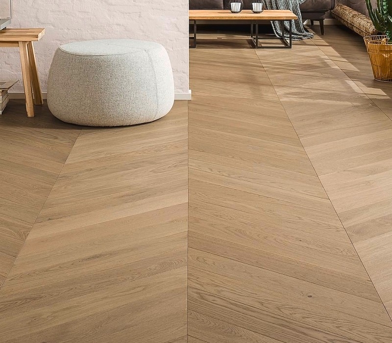 Parchet Stratificat Cabbani CHEVRON Mineral Rustic Light Lacuit