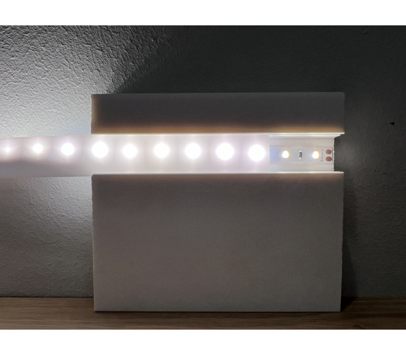 Difuzor LED PVC alb 2,2 × 100 cm pentru plinta S29